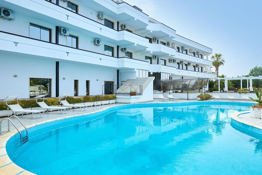 Hotel Club Clorinda Nuova Gestione 2024 Паестум Екстериор снимка