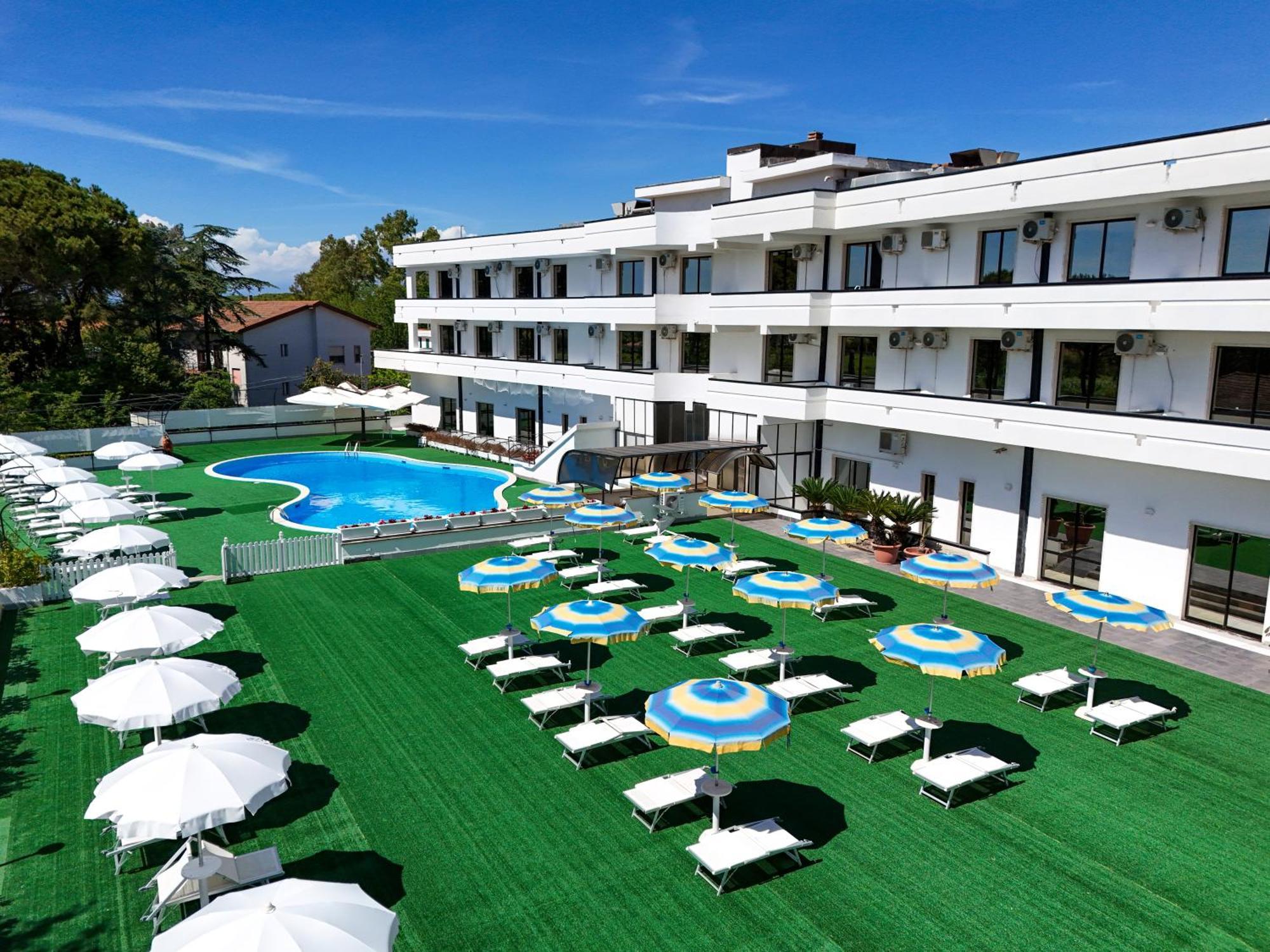 Hotel Club Clorinda Nuova Gestione 2024 Паестум Екстериор снимка