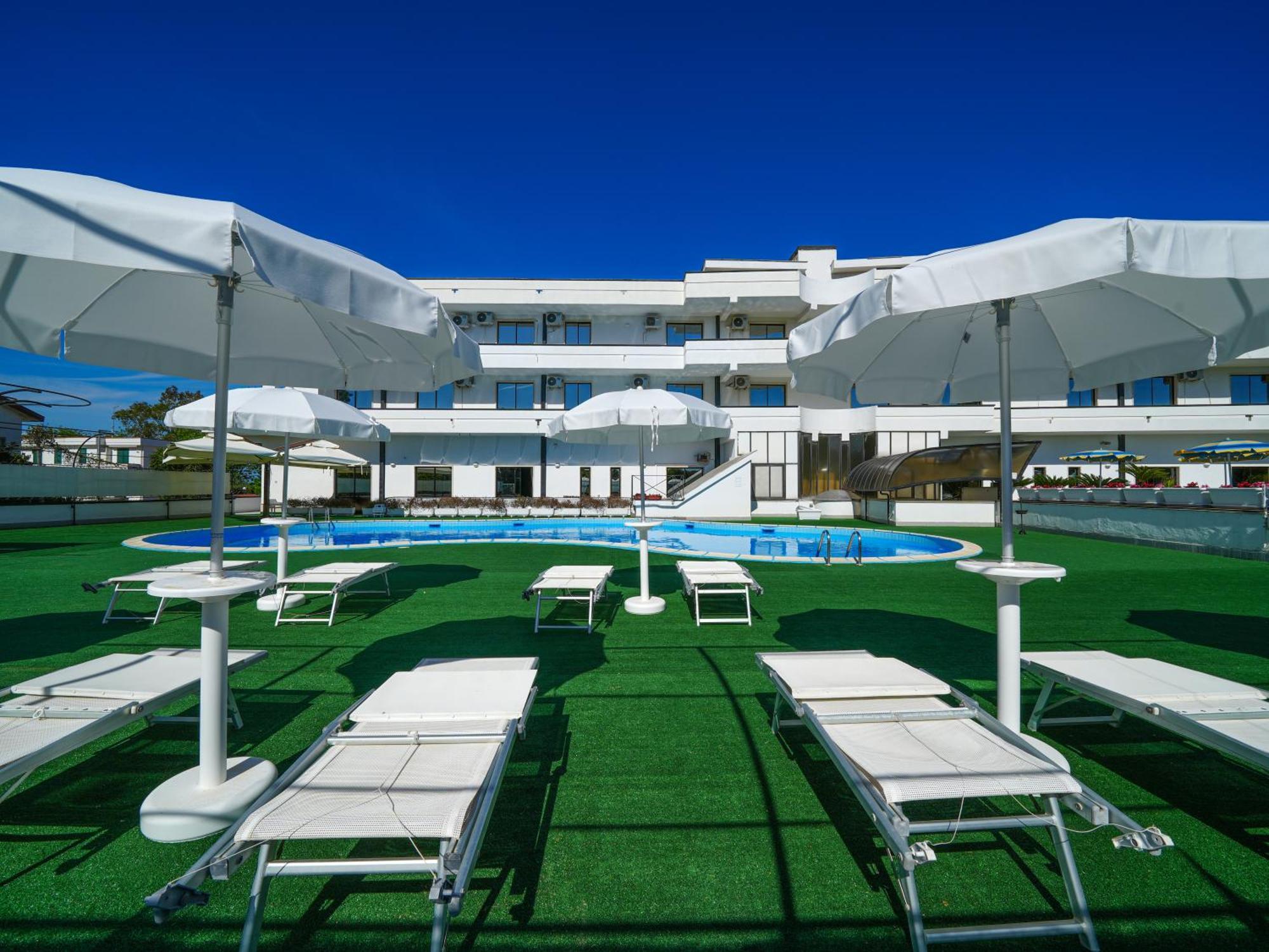 Hotel Club Clorinda Nuova Gestione 2024 Паестум Екстериор снимка