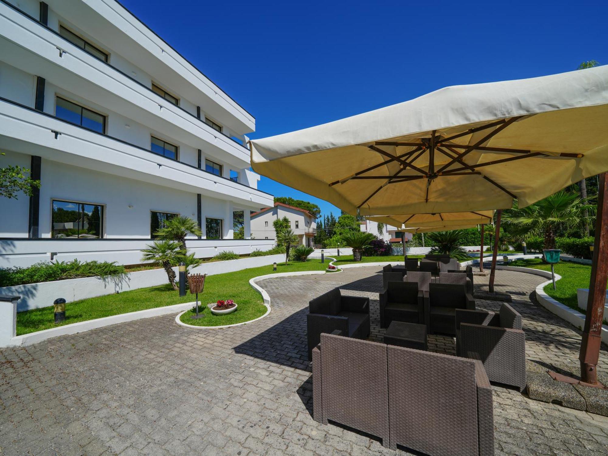 Hotel Club Clorinda Nuova Gestione 2024 Паестум Екстериор снимка