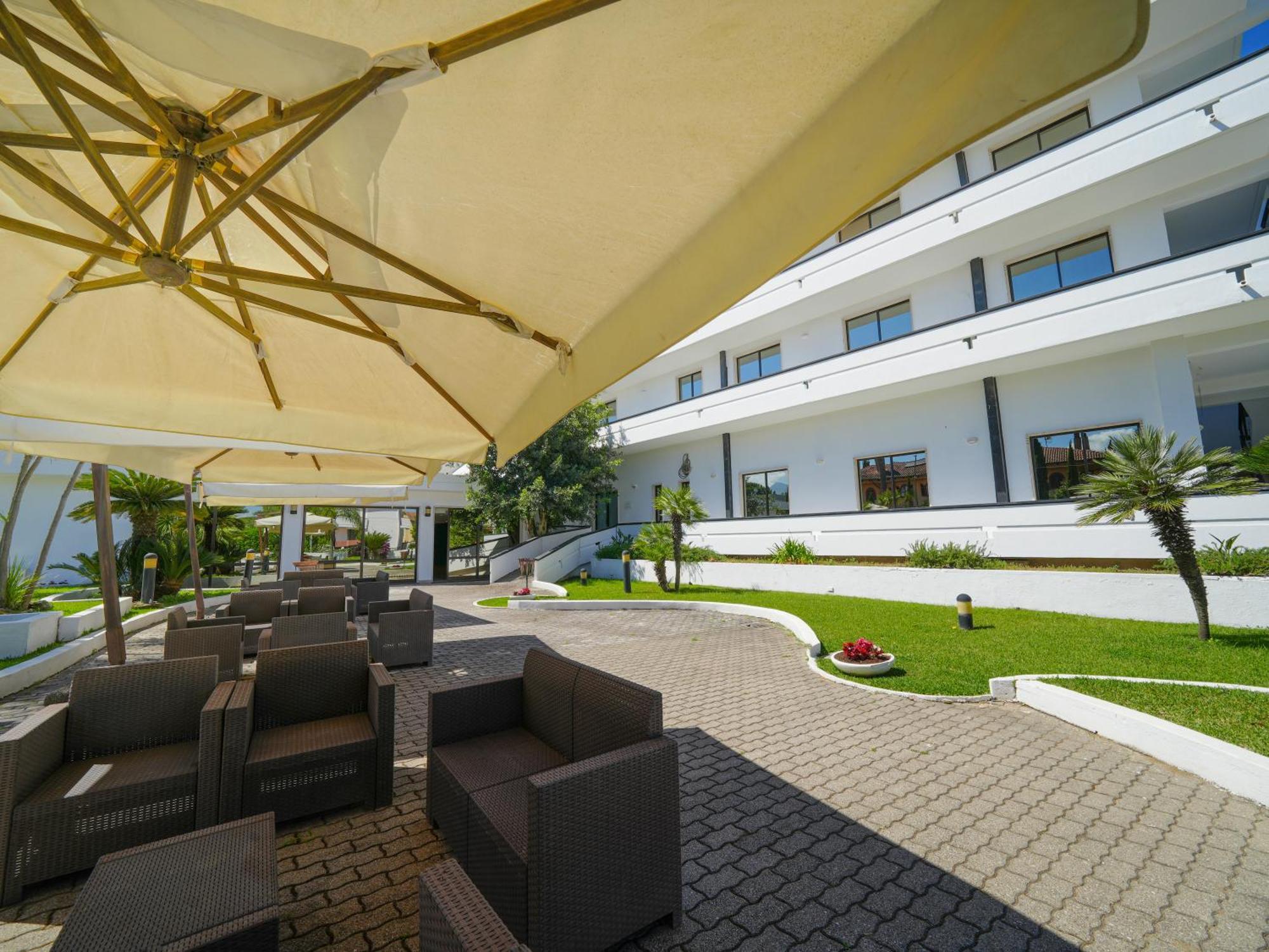 Hotel Club Clorinda Nuova Gestione 2024 Паестум Екстериор снимка